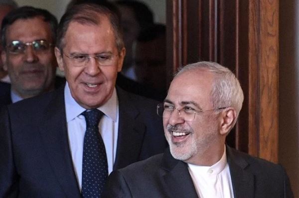 Russian Foreign Minister Sergei Lavrov (L) and his Iranian counterpart Mohammad Javad Zarif