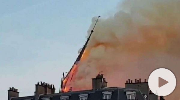 Notre Dame spire collapses during massive fire_video