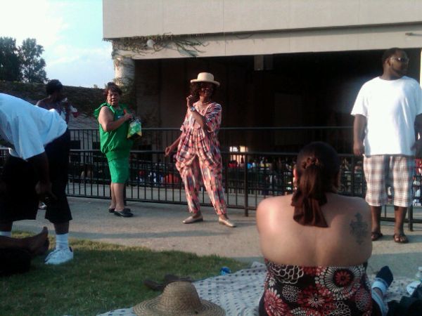 Jan strikes a pose at KISS 104.1 music fest