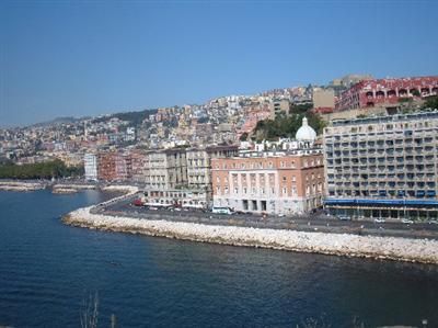 via caracciolo-vista dal mare